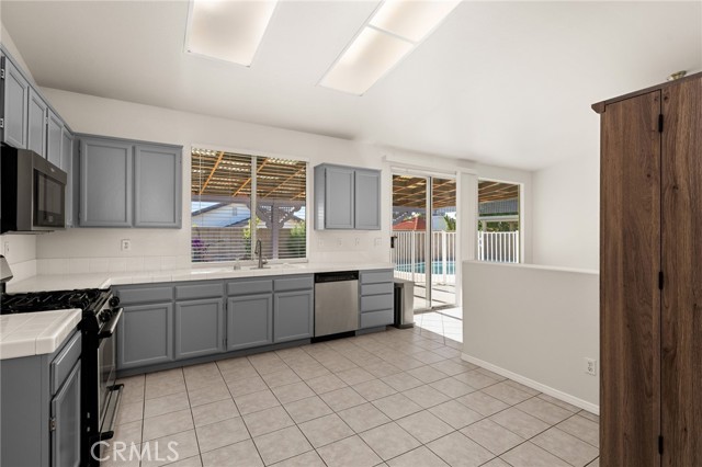 Detail Gallery Image 8 of 47 For 4027 N Redwood, Rialto,  CA 92377 - 4 Beds | 2 Baths