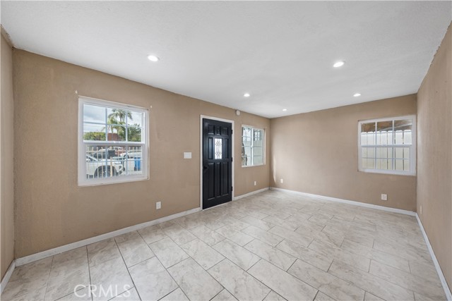 Detail Gallery Image 23 of 44 For 13032 S Main St, Los Angeles,  CA 90061 - 4 Beds | 2 Baths