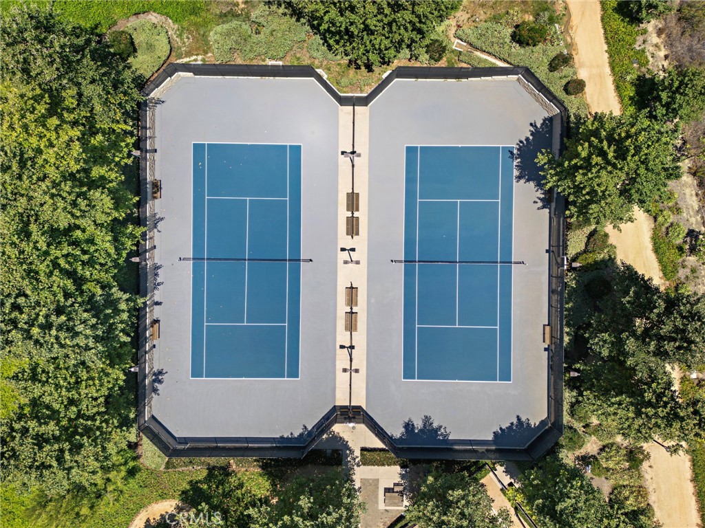 https://media.crmls.org/medias/8ee9b32e-a7f6-4d4f-a6e7-9b6c15a2ce00.jpg?preset=X-Large