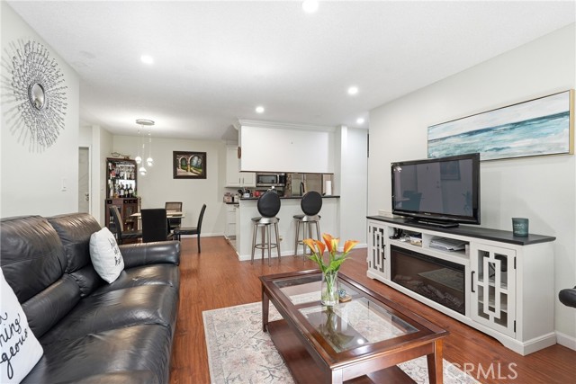 Detail Gallery Image 6 of 19 For 4727 W 147th, Lawndale,  CA 90260 - 2 Beds | 2 Baths