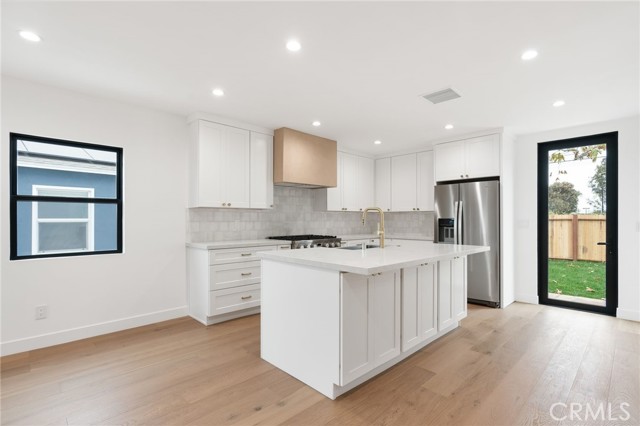 8334 Winsford Avenue, Los Angeles CA: https://media.crmls.org/medias/8eea9f46-aea5-41b0-b2ef-422cfa562b80.jpg