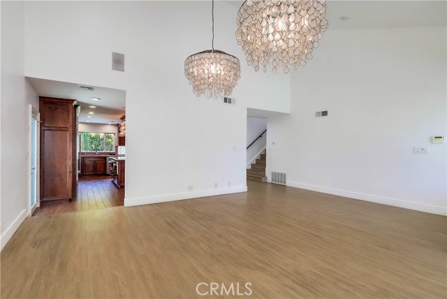 5528 Voletta Place, Valley Village CA: https://media.crmls.org/medias/8eeab428-5427-4022-9b4f-c5a21d94434b.jpg