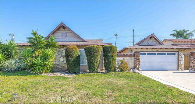 Detail Gallery Image 1 of 33 For 136 N Tiana Ln, Anaheim Hills,  CA 92807 - 4 Beds | 3 Baths