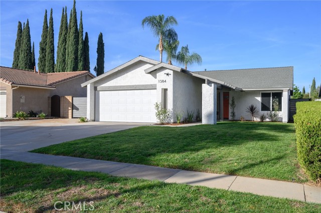 Detail Gallery Image 2 of 32 For 1384 Emerald St, Corona,  CA 92882 - 3 Beds | 2 Baths