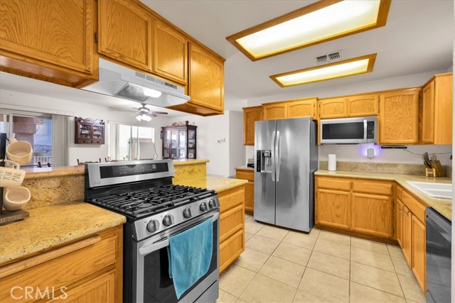 Detail Gallery Image 16 of 54 For 8514 Barberry Ave, Yucca Valley,  CA 92284 - 4 Beds | 3 Baths