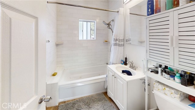 525 W 107th Street, Los Angeles CA: https://media.crmls.org/medias/8eebae38-3938-49f3-a073-3fd39eb1f458.jpg
