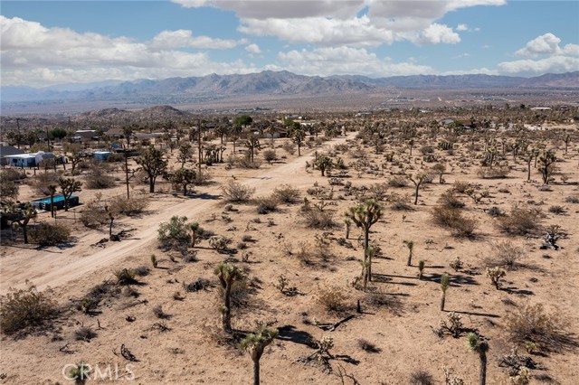 5292 Marvin Drive, Yucca Valley CA: https://media.crmls.org/medias/8eec8005-af1b-46c5-876a-3946b0f090f0.jpg