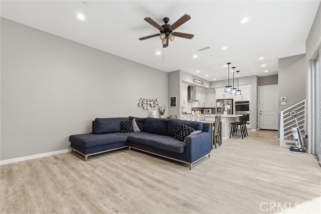 Detail Gallery Image 6 of 40 For 155 Spectacle, Irvine,  CA 92618 - 4 Beds | 3 Baths