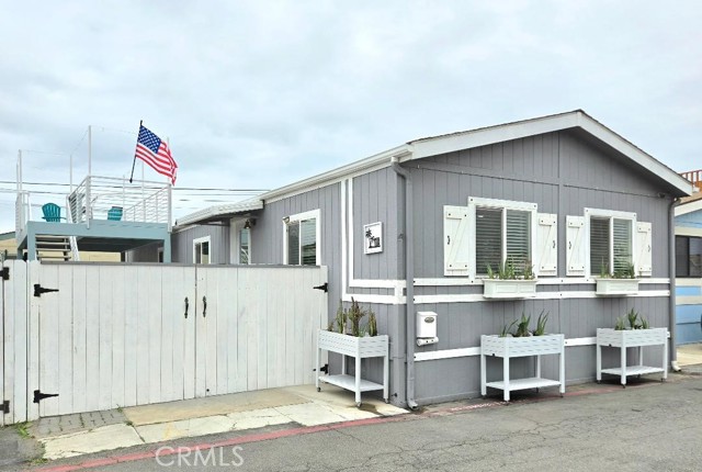 Detail Gallery Image 2 of 58 For 21752 Pacific Coast Hwy 11a,  Huntington Beach,  CA 92646 - 3 Beds | 2 Baths