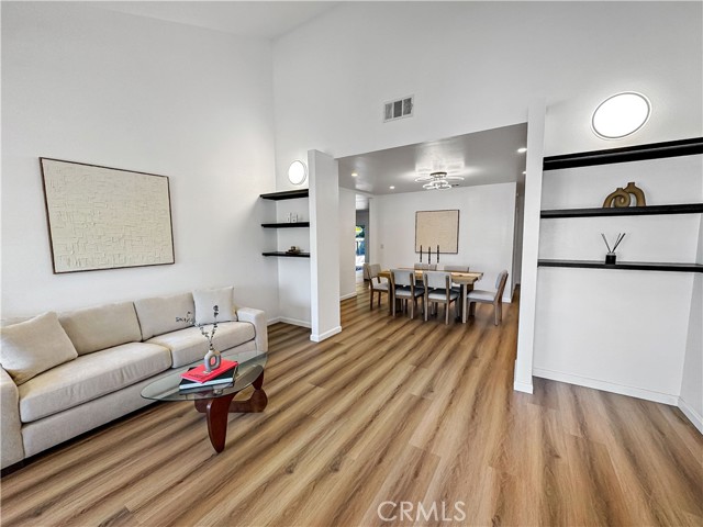 Detail Gallery Image 2 of 5 For 12930 Gilmore Ave, Los Angeles,  CA 90066 - 3 Beds | 2 Baths