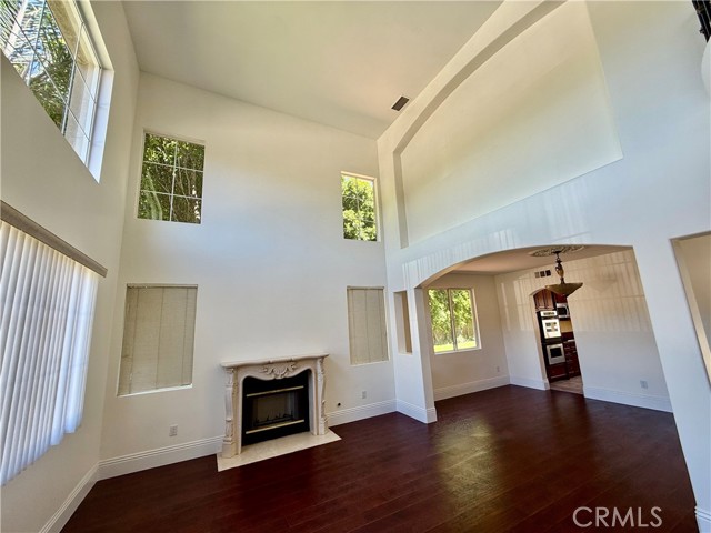 11737 Lois Court, Granada Hills CA: https://media.crmls.org/medias/8eee127b-6b45-4ed1-89b6-68d7a44dde33.jpg