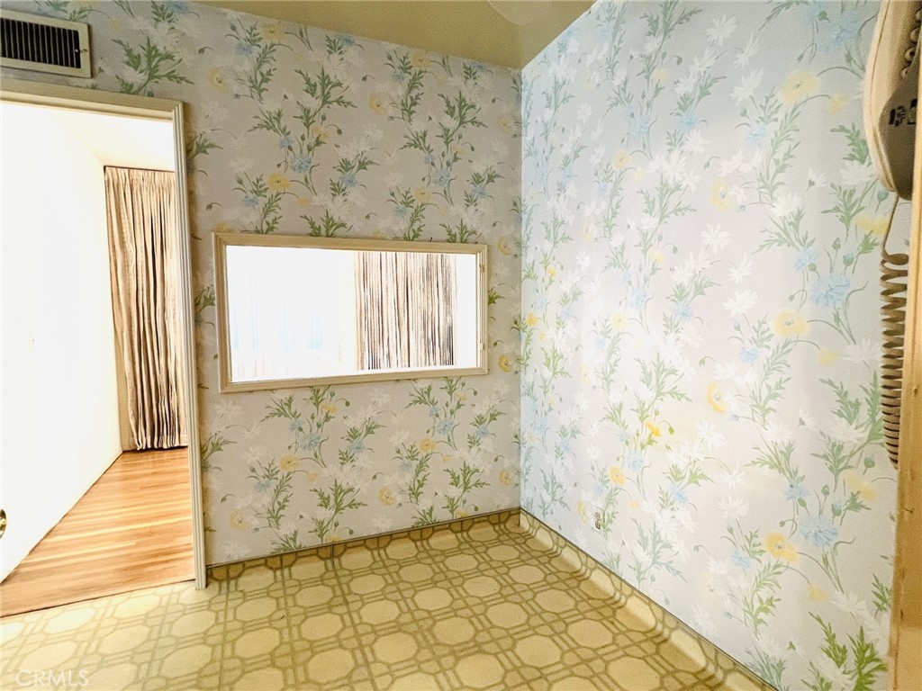 https://media.crmls.org/medias/8ef04ef6-dd11-42ed-b8ea-defb39f383bf.jpg?preset=X-Large