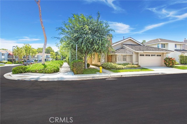 18 Eagle, Irvine CA: https://media.crmls.org/medias/8ef095cb-19b9-4a09-95ce-196a8fbec357.jpg