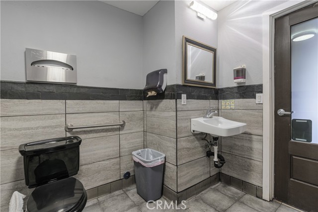 275 9th street, San Bernardino CA: https://media.crmls.org/medias/8ef09a59-2ea1-4b66-b4d9-e1771a88288b.jpg