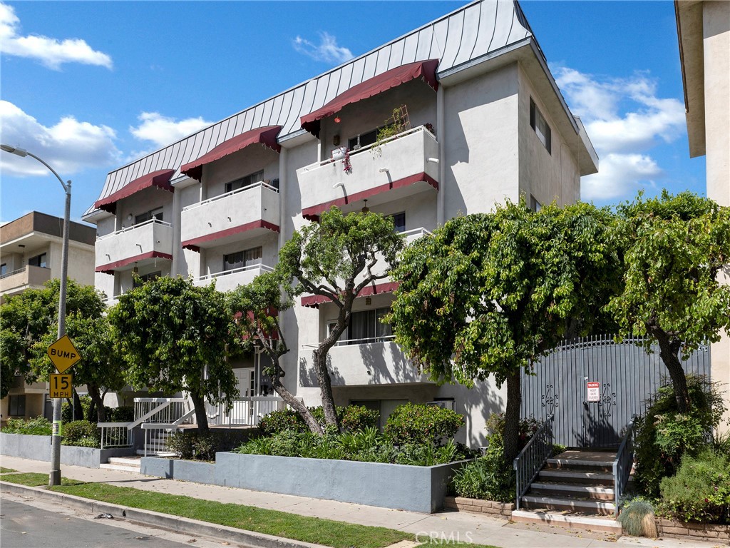 5343 Yarmouth Avenue #201