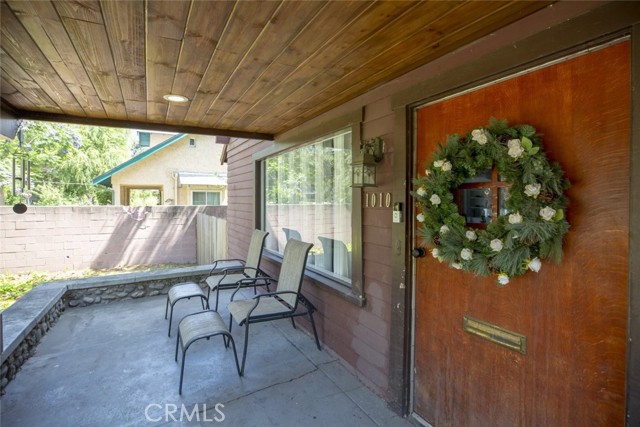 1010 N Madison Avenue, Pasadena CA: https://media.crmls.org/medias/8ef10f30-fa27-490c-8c11-5c11a7e4440e.jpg