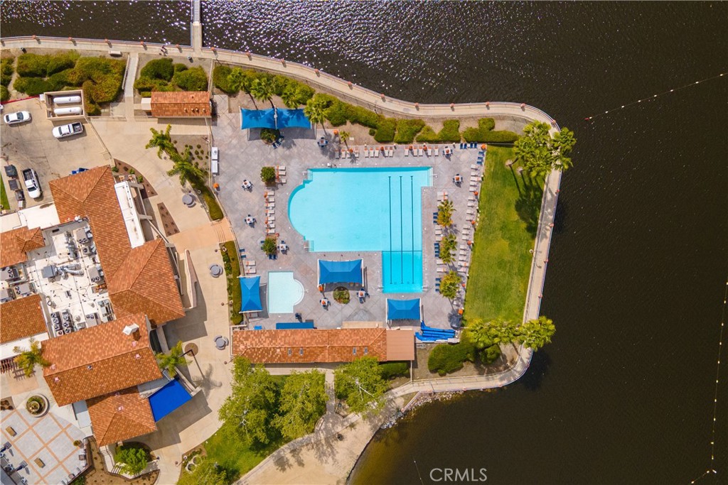 https://media.crmls.org/medias/8ef25c77-461e-4936-872f-2c17f5bc1f0a.jpg?preset=X-Large