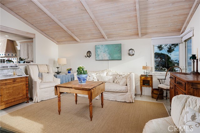 2691 Victoria, Laguna Beach CA: https://media.crmls.org/medias/8ef371cc-ea5a-4536-ad99-d82ed70e4dd6.jpg