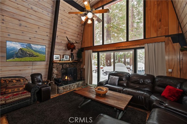Detail Gallery Image 11 of 50 For 764 Crestwood, Big Bear Lake,  CA 92315 - 2 Beds | 2 Baths