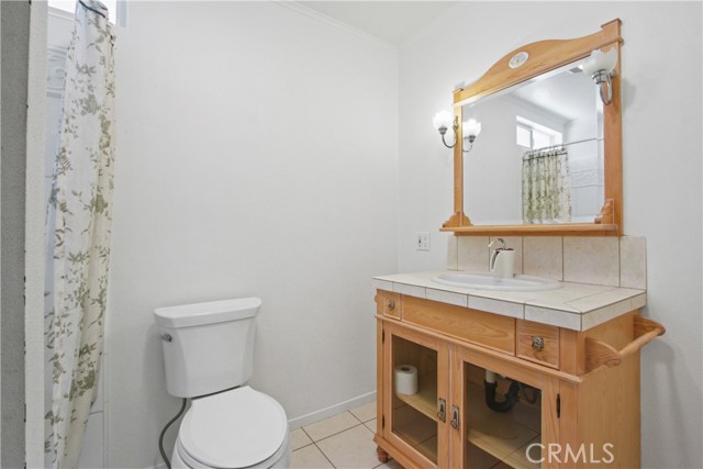 Detail Gallery Image 2 of 11 For 2545 Shadow, Santa Ana,  CA 92705 - 2 Beds | 2 Baths