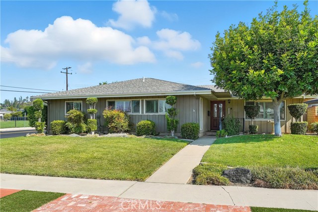 9331 Mikinda Avenue, La Habra CA: https://media.crmls.org/medias/8ef54b0a-649a-444c-a601-8aa9c6aee0bd.jpg