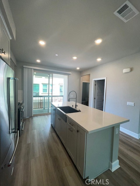 7256 Highwater Dr, Huntington Beach CA: https://media.crmls.org/medias/8ef6c144-a96a-4964-af04-137a9b850696.jpg