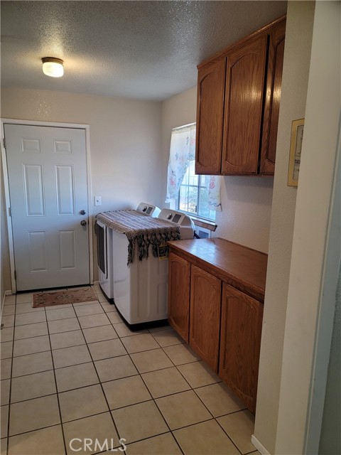 21291 Ramona Avenue, Apple Valley CA: https://media.crmls.org/medias/8ef6ee33-8bed-4a71-a6da-68df48559c5a.jpg
