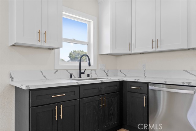 15227 Graystone Avenue, Norwalk CA: https://media.crmls.org/medias/8ef73082-3ab6-48e4-8c99-83bfece1d01e.jpg
