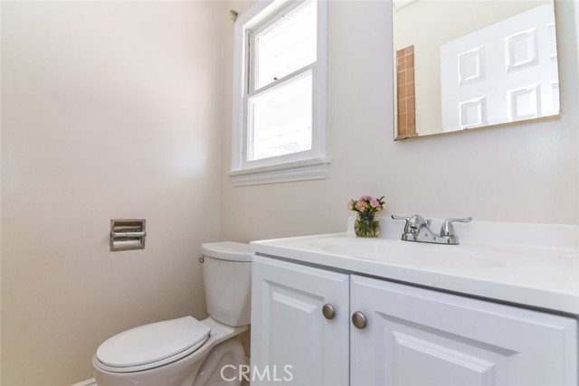 Detail Gallery Image 19 of 22 For 6906 Mclennan Ave, Lake Balboa,  CA 91406 - 3 Beds | 3 Baths