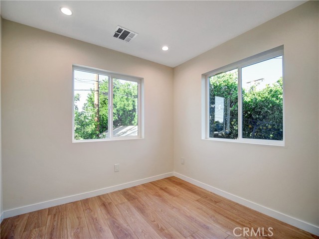 Detail Gallery Image 11 of 15 For 13133 Burton, North Hollywood,  CA 91605 - 3 Beds | 2 Baths