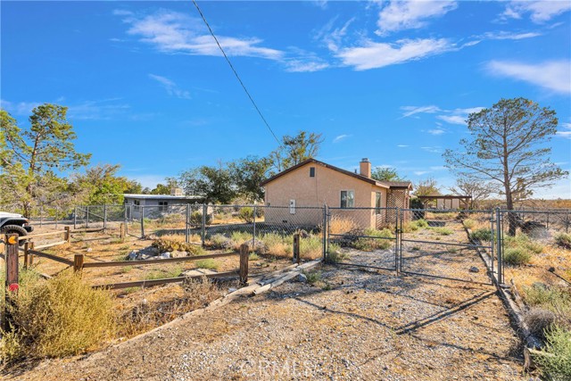 Detail Gallery Image 1 of 43 For 9405 Mesa Rd, Lucerne Valley,  CA 92356 - 2 Beds | 2 Baths