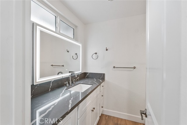 Detail Gallery Image 6 of 13 For 151 N Alameda Ave #2,  Azusa,  CA 91702 - 3 Beds | 2 Baths
