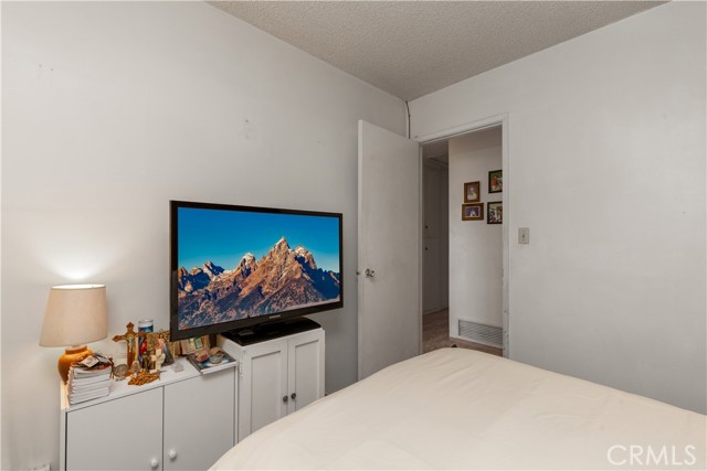 Detail Gallery Image 19 of 32 For 2038 Marigold, Pomona,  CA 91767 - 4 Beds | 2 Baths