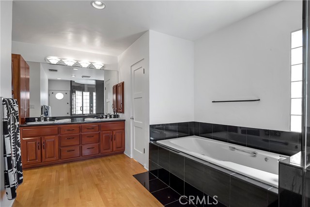 225 27th Street, Manhattan Beach, California 90266, 4 Bedrooms Bedrooms, ,2 BathroomsBathrooms,Residential,Sold,27th,SB21159136