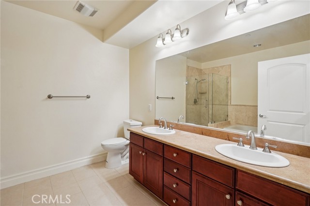 15206 Burbank Boulevard, Sherman Oaks CA: https://media.crmls.org/medias/8efa26d4-b00a-4683-adcd-d508a3e8c136.jpg