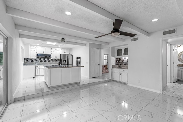 16474 Karen Road, Madera CA: https://media.crmls.org/medias/8efa2ae7-89e4-4cf7-8a81-8ecb7272deac.jpg