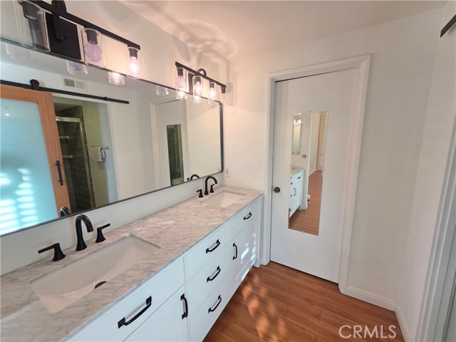 Detail Gallery Image 14 of 27 For 13963 Riverside, Sherman Oaks,  CA 91423 - 2 Beds | 2/1 Baths