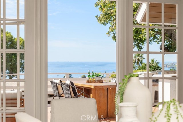 Detail Gallery Image 5 of 40 For 590 Diamond Street, Laguna Beach,  CA 92651 - 5 Beds | 4/1 Baths