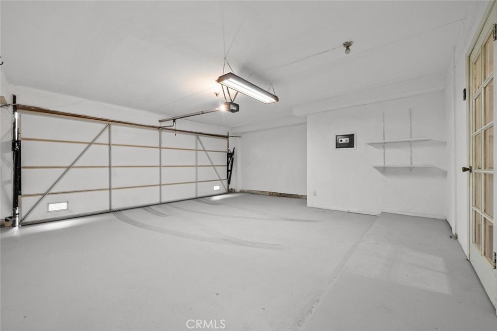 https://media.crmls.org/medias/8efb3755-5b28-41b8-8aa6-67ecf5c869f4.jpg?preset=X-Large