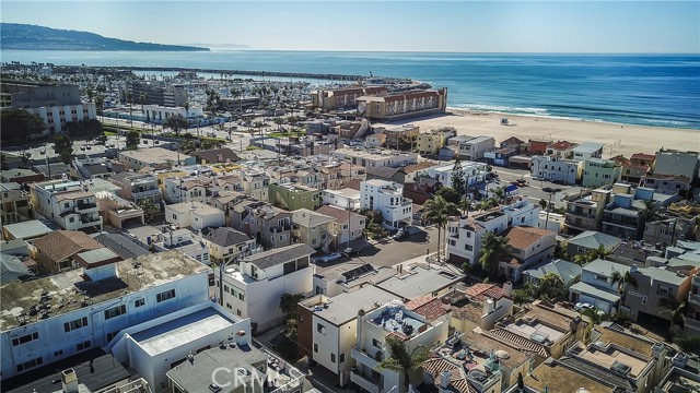 Detail Gallery Image 47 of 51 For 122 Manhattan Ave, Hermosa Beach,  CA 90254 - 3 Beds | 3/1 Baths