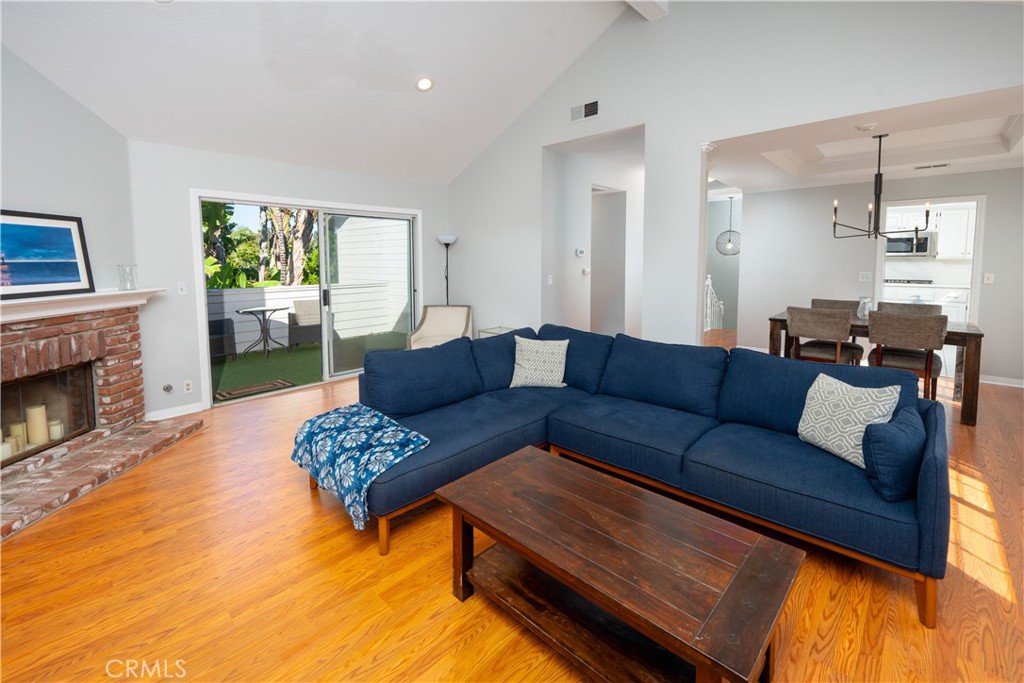 1806 Carnegie #B