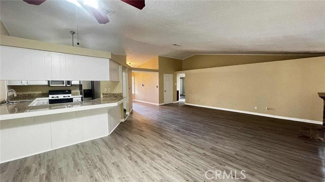 Detail Gallery Image 4 of 21 For 4620 Grandview, Palmdale,  CA 93551 - 3 Beds | 2 Baths