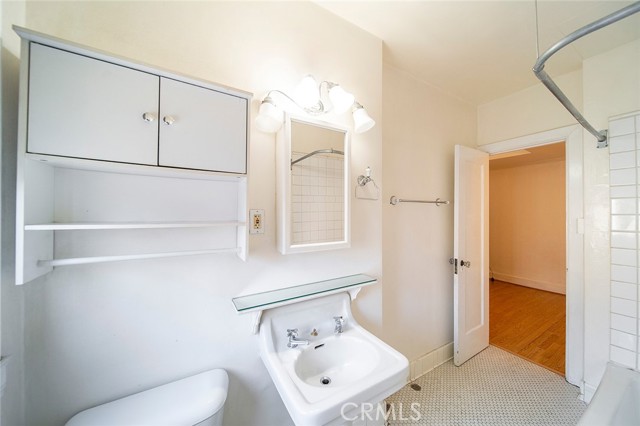 315 W 3rd Street, Long Beach CA: https://media.crmls.org/medias/8efbd4bb-a5c4-46af-84e7-440a195f4add.jpg