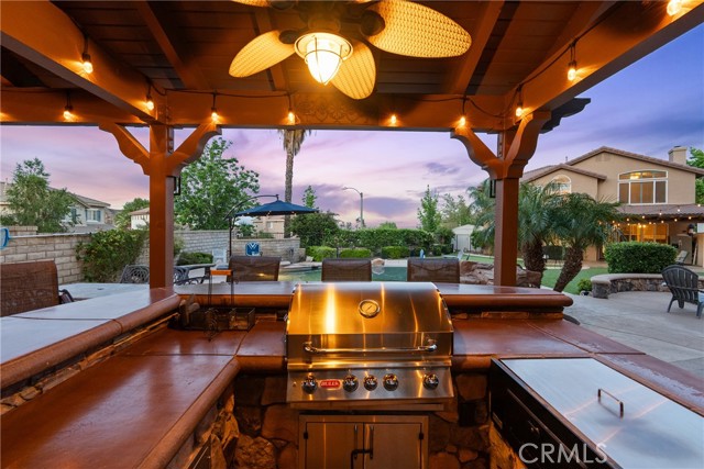 30463 Vineyard Lane, Castaic CA: https://media.crmls.org/medias/8efbe971-26e2-4eae-a820-75ae35b6c0e3.jpg