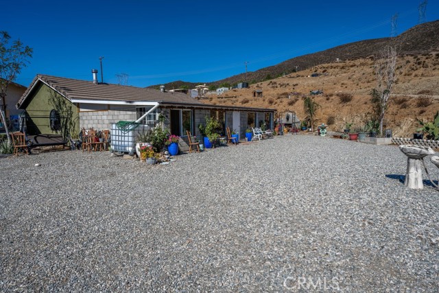 9555 1/2 Hierba Road, Agua Dulce CA: https://media.crmls.org/medias/8efbf618-a4ec-446f-8f87-4a99b8196ad7.jpg
