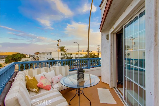 4021 S Pacific Avenue, San Pedro CA: https://media.crmls.org/medias/8efc87d5-90fe-497b-88ed-c99793f5aaa7.jpg