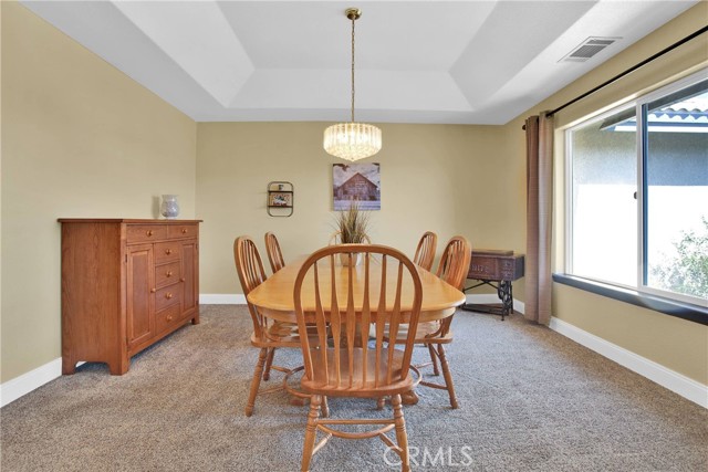 Detail Gallery Image 13 of 45 For 11020 Blue Jay Way, Oak Hills,  CA 92344 - 5 Beds | 2 Baths