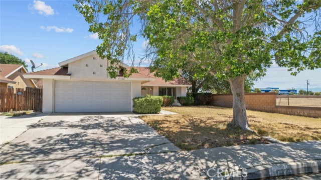 45260 7th E Street, Lancaster CA: https://media.crmls.org/medias/8efdf68d-3cfa-4188-9ea9-fb544c61ef6c.jpg