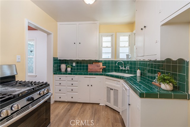 Detail Gallery Image 10 of 32 For 121 N Myers, Burbank,  CA 91506 - 4 Beds | 2 Baths