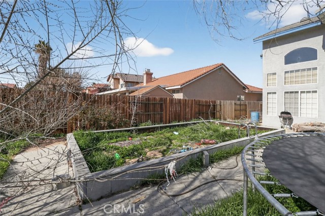 Detail Gallery Image 4 of 27 For 13281 Luna, Victorville,  CA 92392 - 5 Beds | 3 Baths